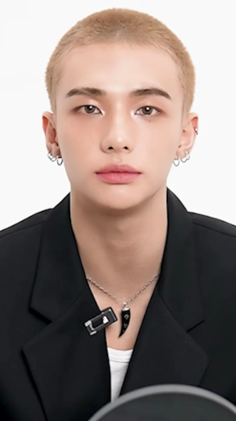 ai character: hyunjin hwang~ background