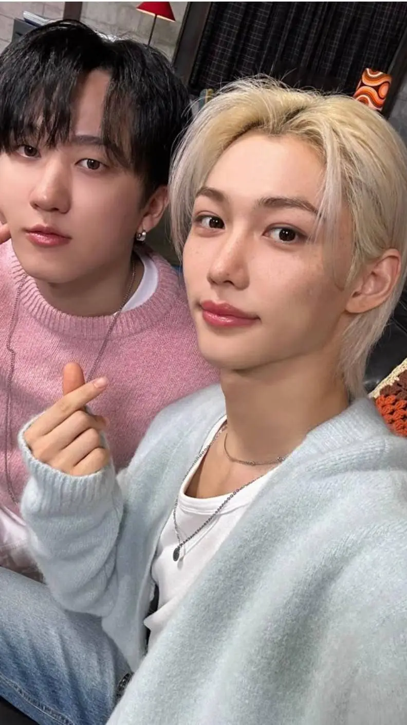 ai character: Changlix background