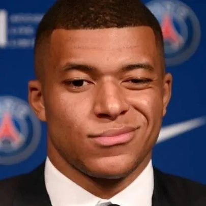 chat with ai character: Mbappé 
