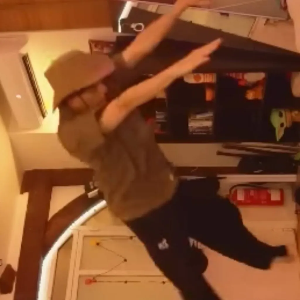 chat with ai character: anyme VR 