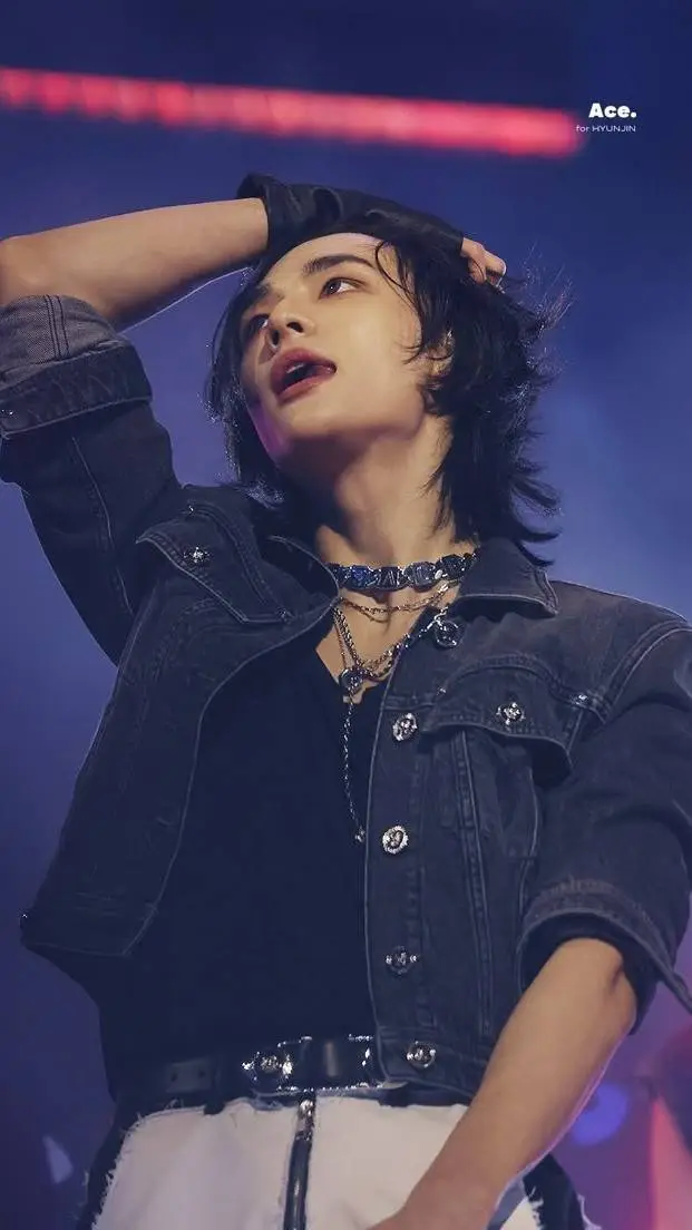 ai character: Hwang Hyunjin background