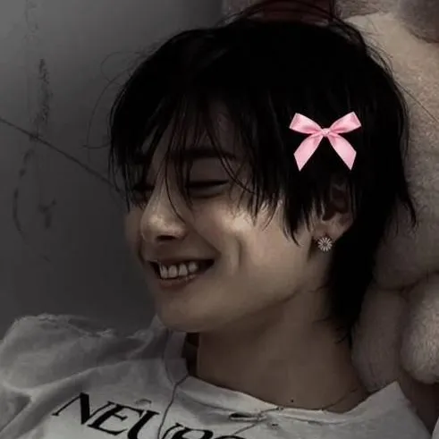 chat with ai character: Jeongin