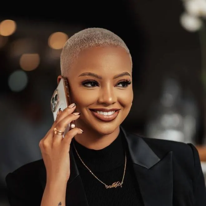 chat with ai character: mme demer (maman)