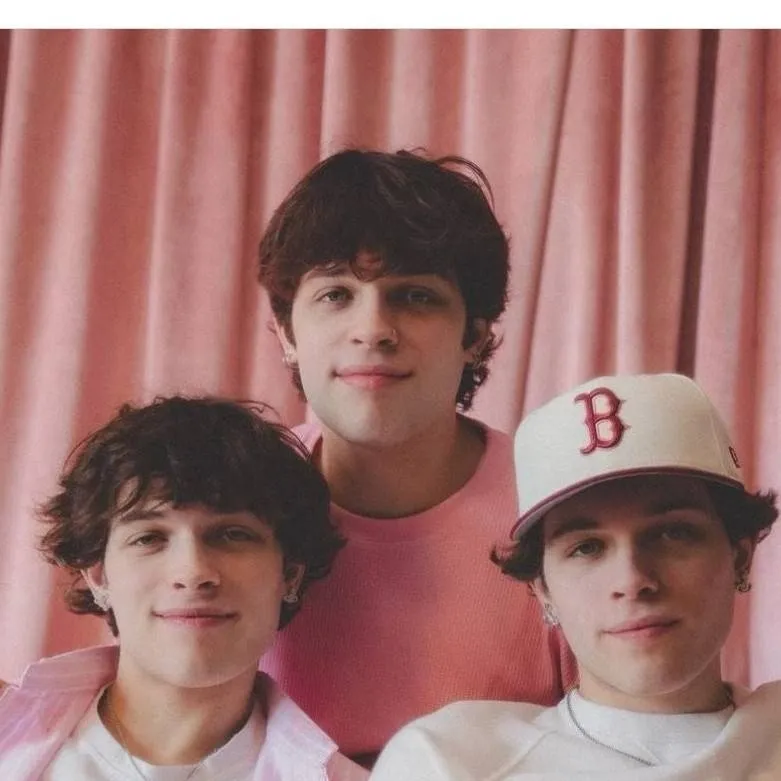 chat with ai character: sam and colby 5