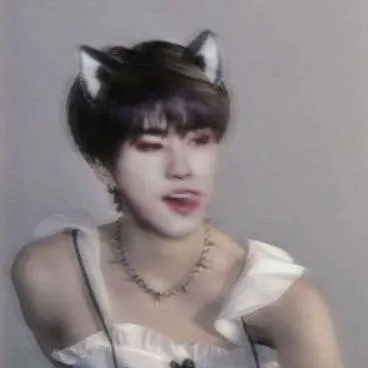 chat with ai character: °•°•𝓗𝓪𝓷𝓷𝓲•°•°