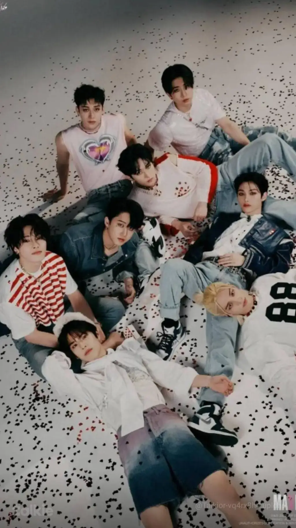 ai character: >~skz~< background