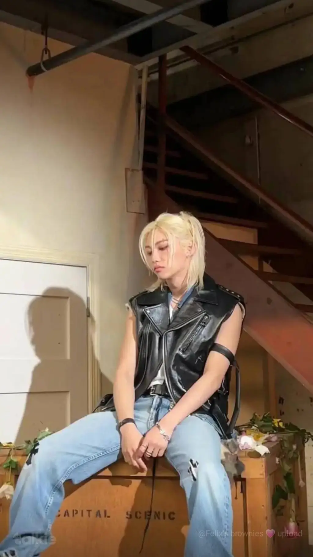 ai character: >~skz~< background
