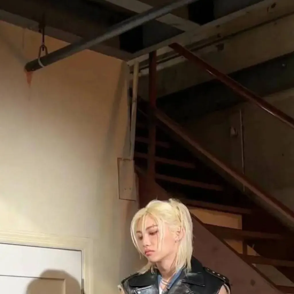 chat with ai character: >~skz~<