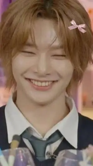 ai character: >~skz~< background