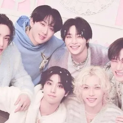 chat with ai character: ♡ skz fam ♡