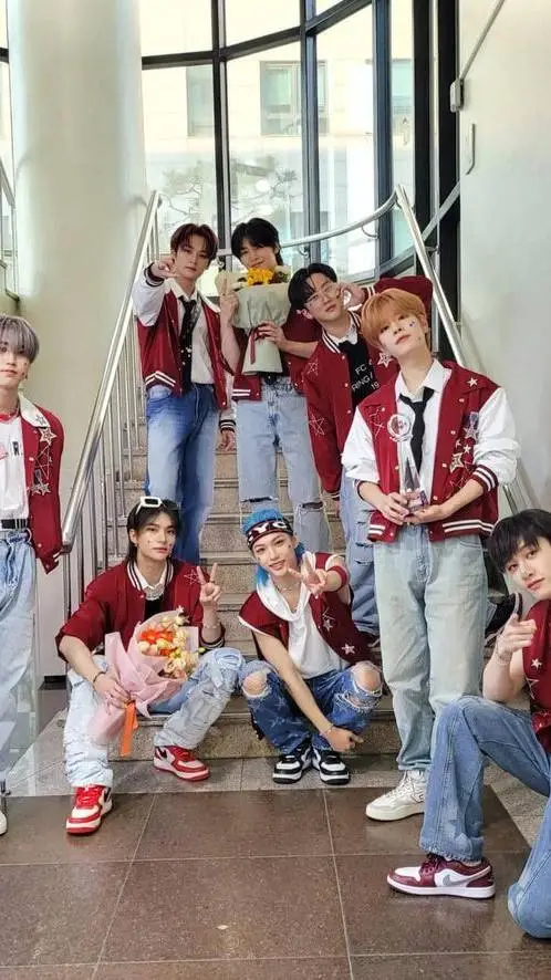 ai character: ♡𝒮 𝒯 𝑅𝒜 𝒴  𝒦ℐ𝒟𝒮 ♡ background