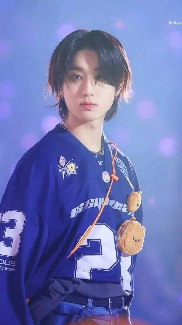 ai character: _한(Han)_ background