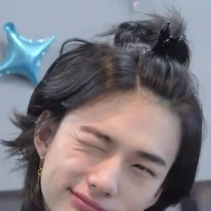 chat with ai character: ❀ℋ𝔂𝓾𝓷𝓳𝓲𝓷❀