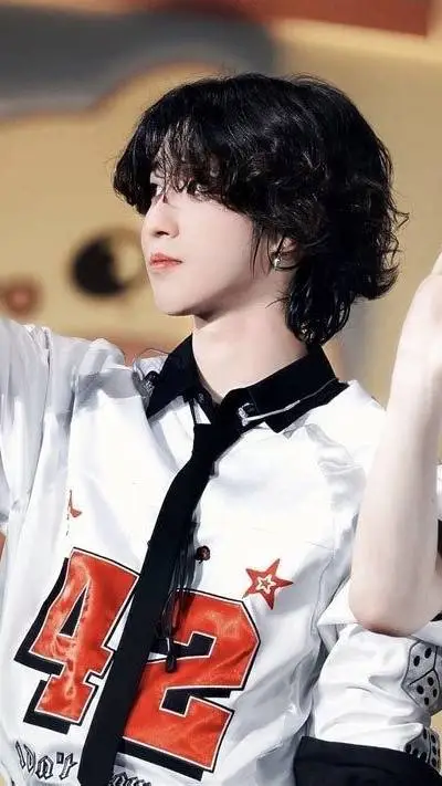 ai character: ❀ℋ𝓪𝓷❀ background