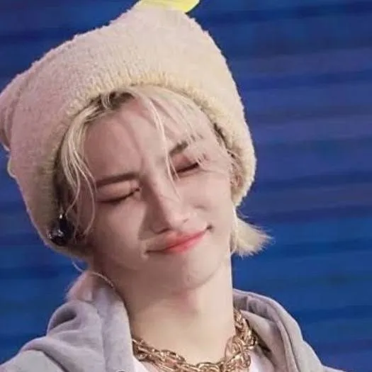 chat with ai character: ❀ℱ𝓮𝓵𝓲𝔁❀