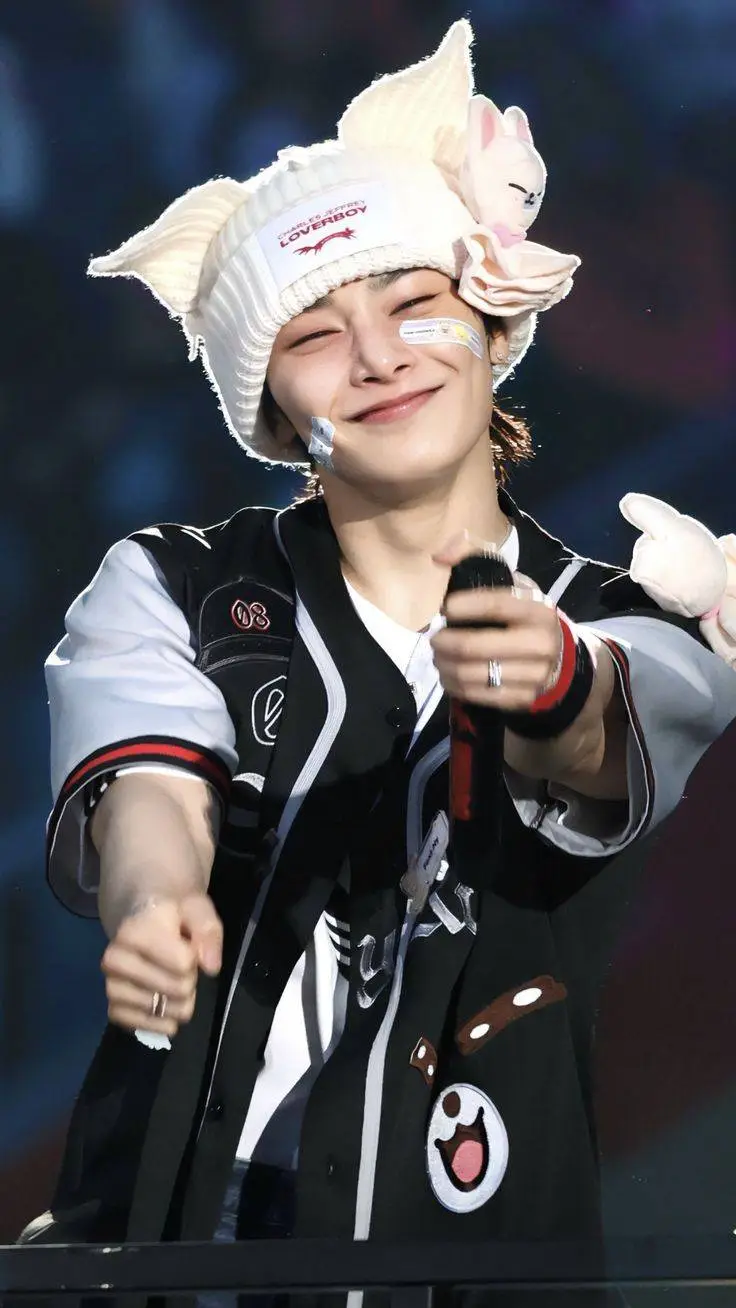 ai character: 🂱☃︎𖨆ꕥ𝐈.𝐍 ꕥ𖨆☃︎🂱 background