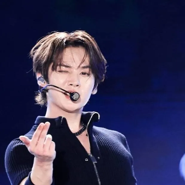 chat with ai character: ♡𝑀𝑖𝑛ℎ𝑜♡