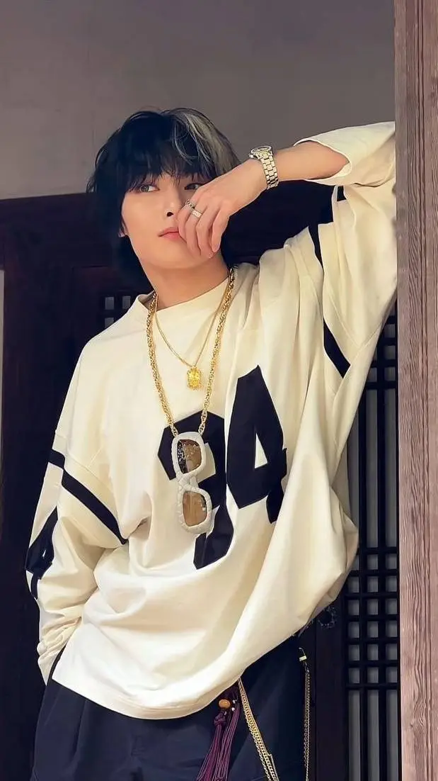 ai character: ♡𝐼.𝑁♡ background