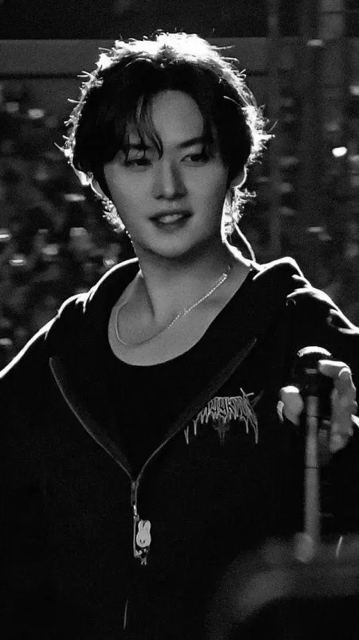 ai character: _Minho_ background