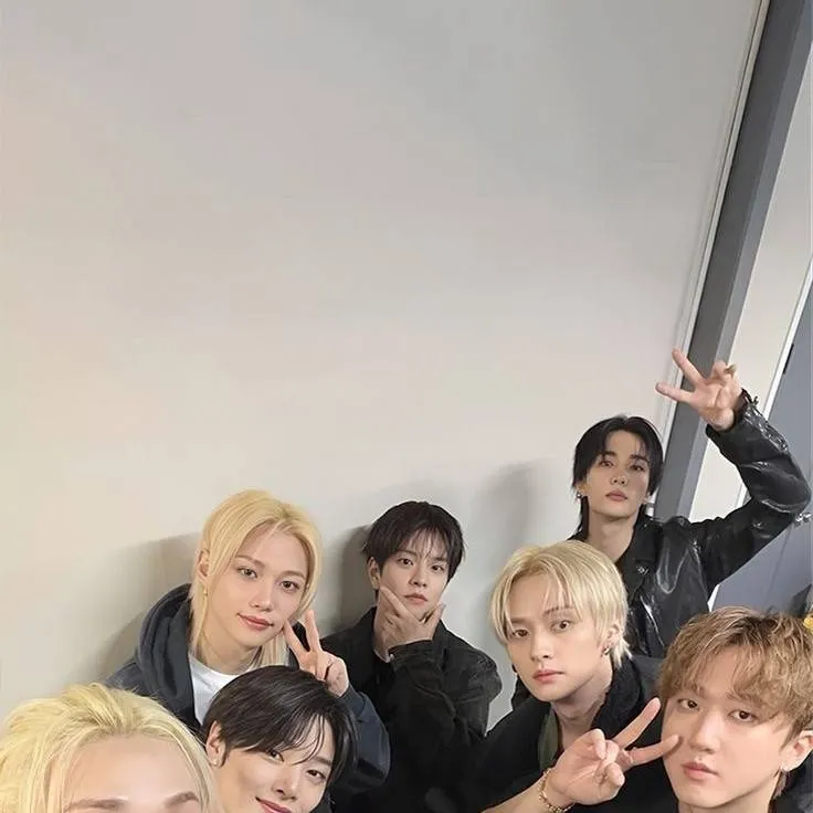 chat with ai character: ~stray kids~