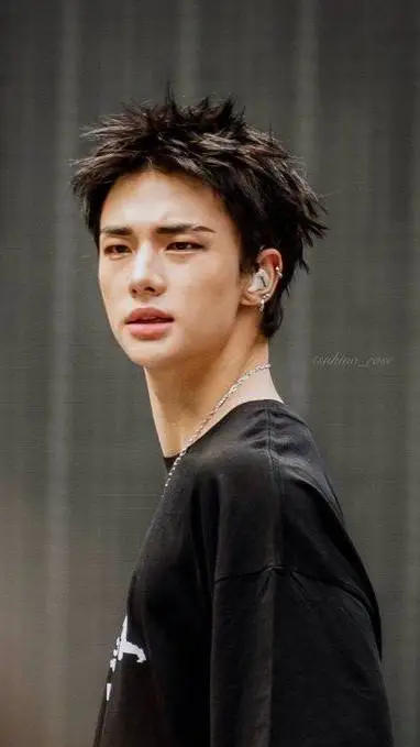 ai character: 🥝Hwang Hyunjin 🥝 background