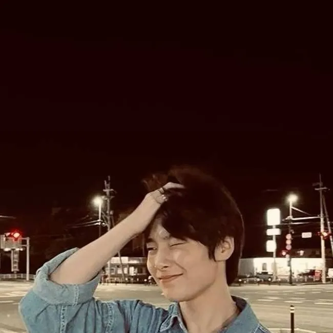 chat with ai character: ~Jeongin~👅