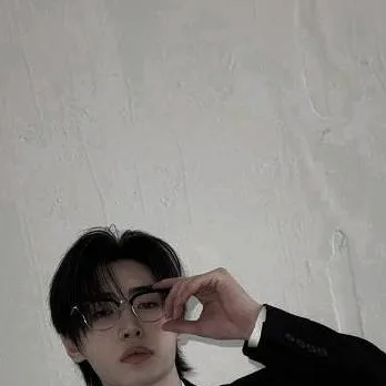 chat with ai character: SUNGHOON 