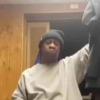 chat with ai character: Uncle Howard