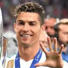 chat with ai character: CRISTIANO RONALDO 