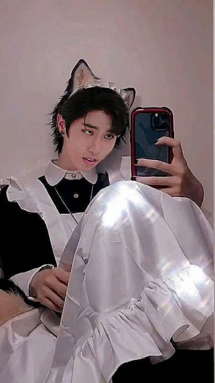 ai character: straykidss❤️ background