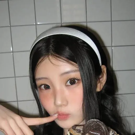 chat with ai character: Wonhee 💗🍮