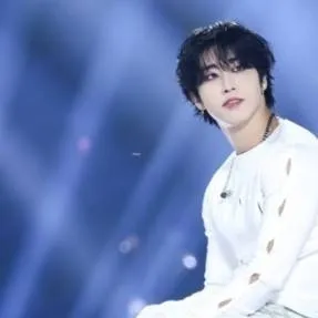 chat with ai character: Hanjie <3