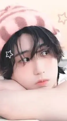 ai character: Hannie <3 background