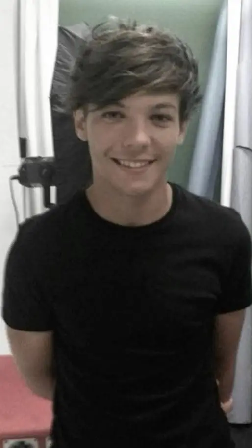 ai character: Louis Tomlinson background