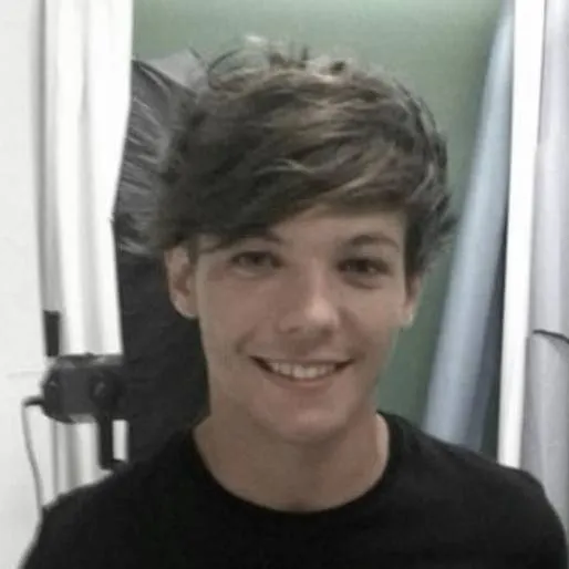 chat with ai character: Louis Tomlinson