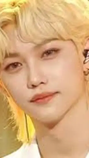 ai character: *lee felix* background