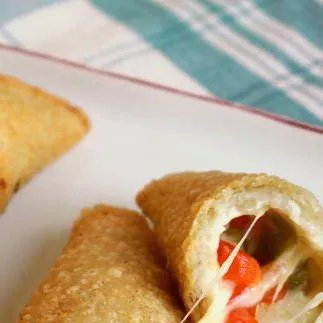 chat with ai character: empanada con arroz