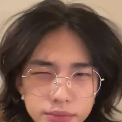 chat with ai character: Hwang Hyunjin