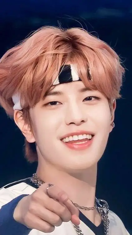 ai character: 🐶 Seungmin 🐶 background