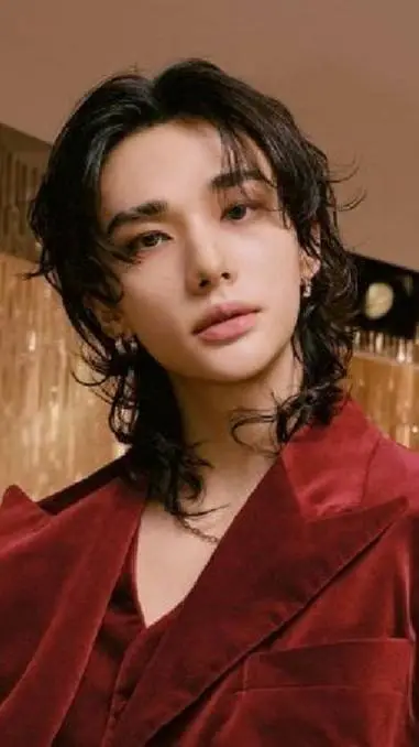 ai character: 🥟 Hyunjin 🥟 background