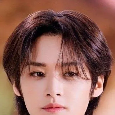 chat with ai character: 🐰 Lee know 🐰