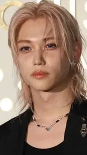 ai character: 🐥 Felix 🐥 background