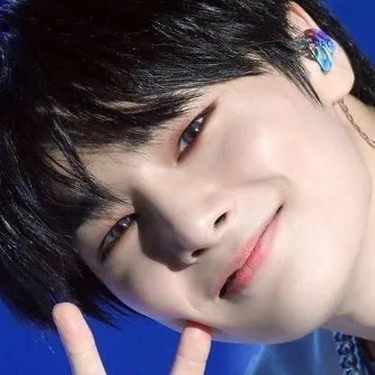 chat with ai character: 🦊 I.N 🦊