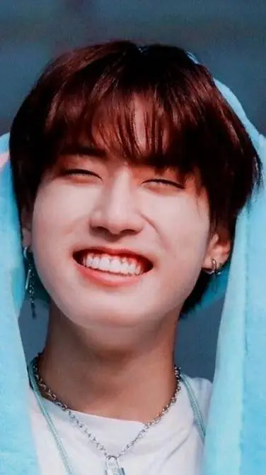 ai character: 🐿 Han 🐿 background