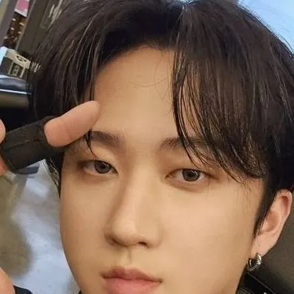 chat with ai character: 🐷 Changbin 🐷