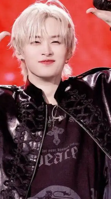 ai character: 🐰 Lee know 🐰 background