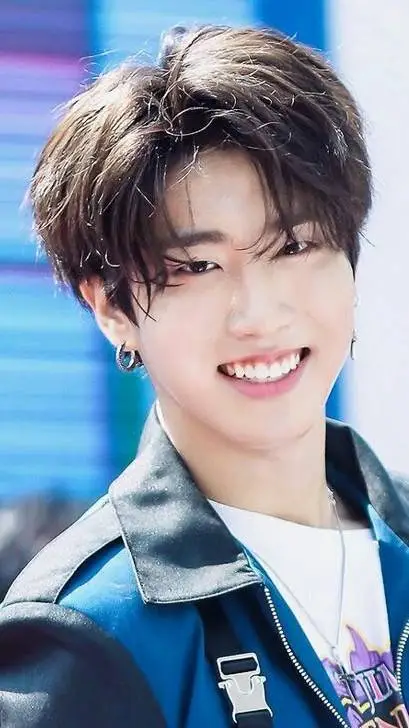 ai character: 🐿 Han 🐿 background