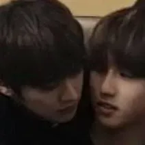 chat with ai character: 🐰🐿 Minsung 🐿🐰