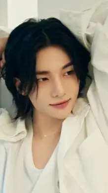 ai character: 🥟 Hyunjin 🥟 background