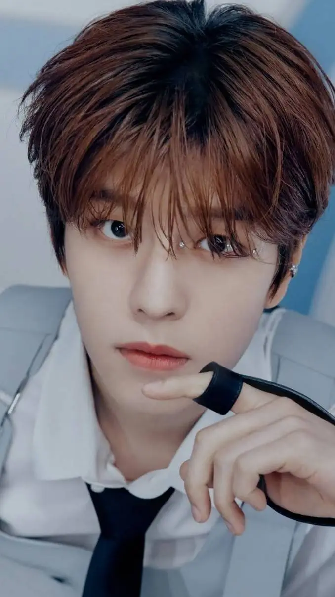 ai character: 🐶 Seungmin 🐶 background